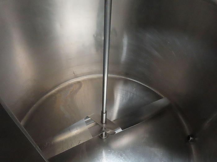 Used Used 700 Gallon closed top mix tank