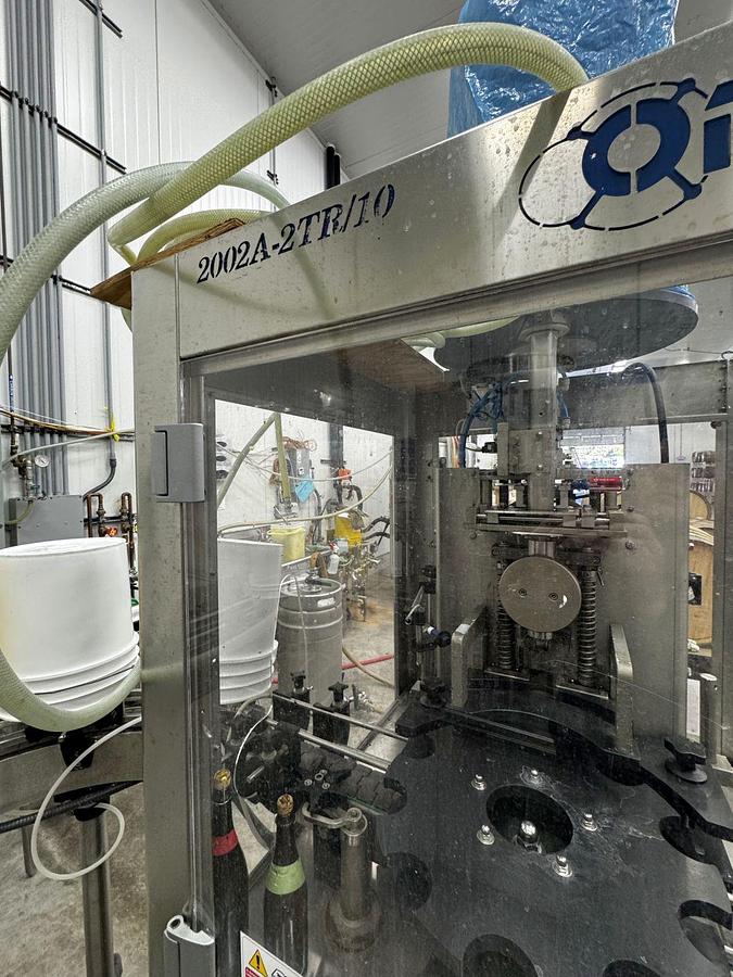 Used Used GAI 1301 Monoblock filling line for non carbonated beverage products