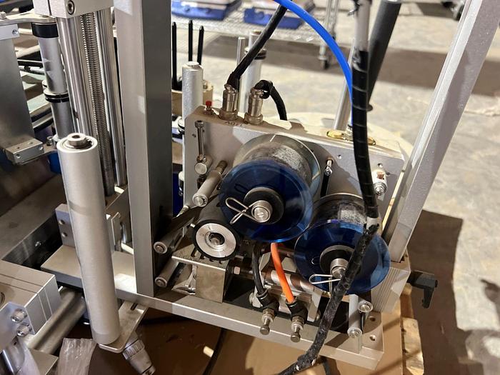 Used Used Accutek/Labelette pressure Sensitive Wrap Labeler (Packleader)