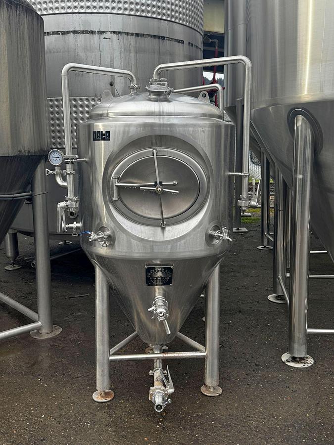 Used (3) Available - Used Craftmaster Stainless 3.5 bbl / 139 total gal Fermenters