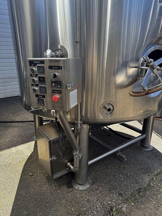 Used Used SS Brewtech 60 bbl / 1860 Gal jacketed Brite/ Mix tank