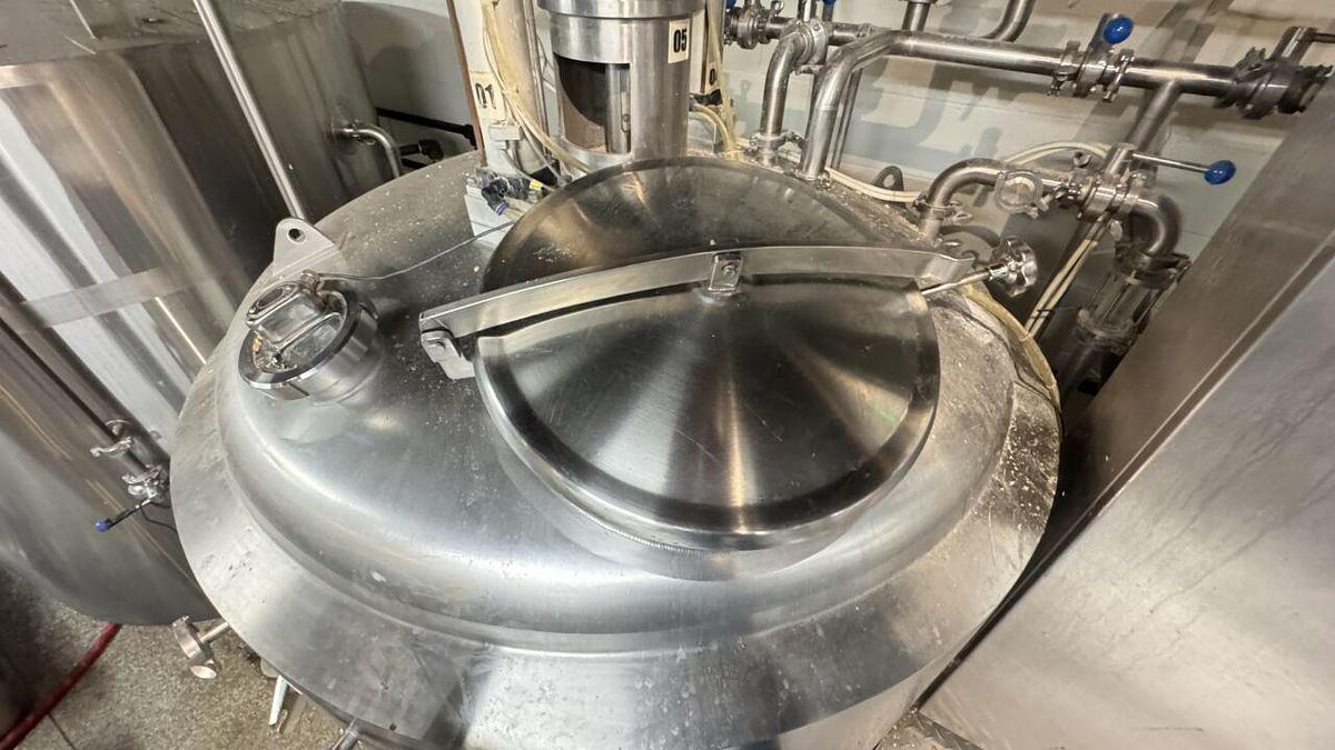Used PBST Pacific Brewing 2 vessel 10 bbl steam brewhouse