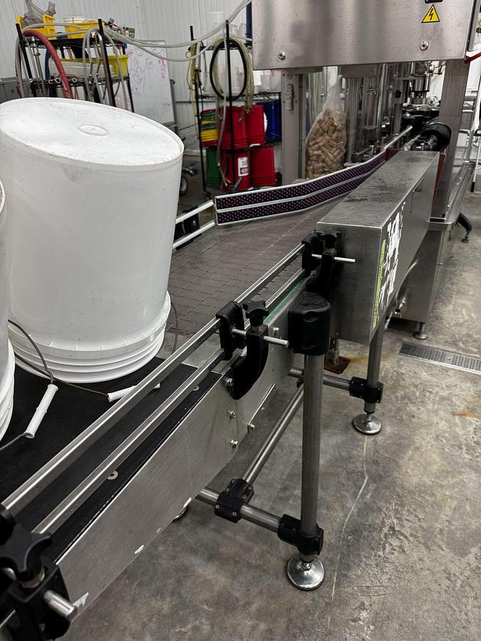 Used Used GAI 1301 Monoblock filling line for non carbonated beverage products
