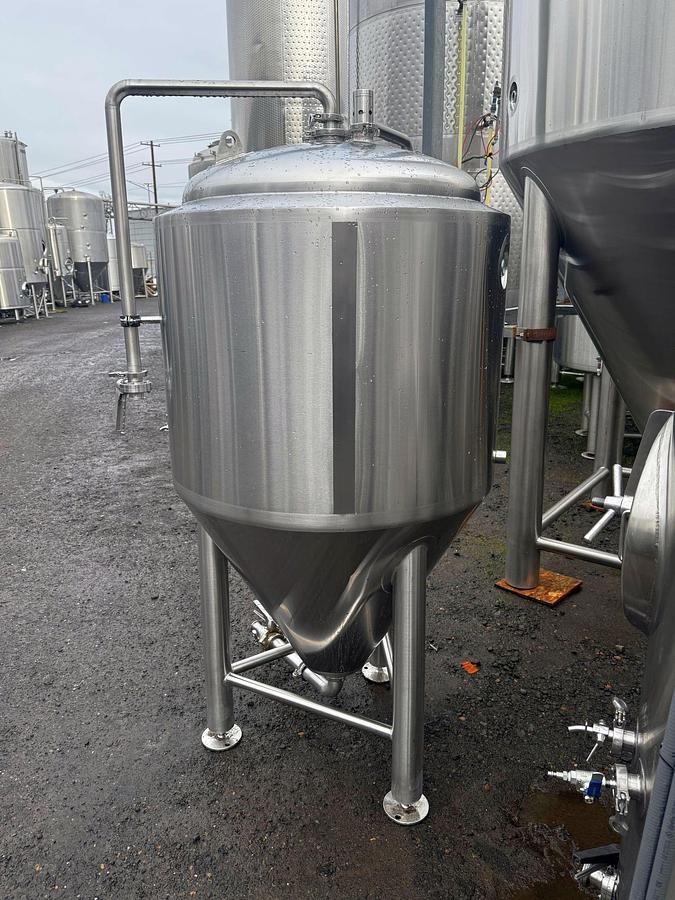 Used (3) Available - Used Craftmaster Stainless 3.5 bbl / 139 total gal Fermenters