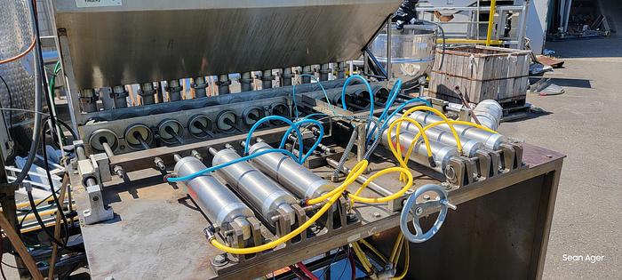 Used RU Engineering 12 station - Liter - piston filler