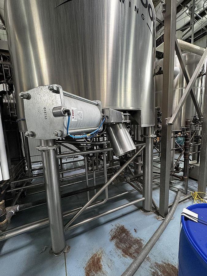 Used Prospero 30 bbl 4 vessel brewhouse with HLT, CLT. and grist case