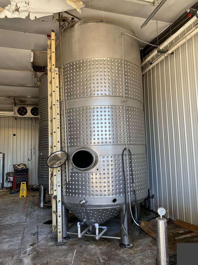 Used (2) available -Glacier 4100 Gallon jacketed brite/storage tanks