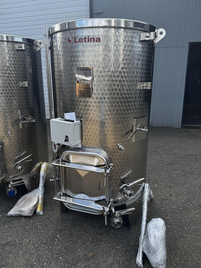 (3) available - New Stock Letina 1050L / 277 Gal VC jacketed fermenter