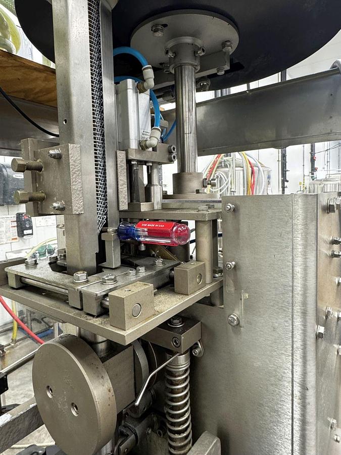Used Used GAI 1301 Monoblock filling line for non carbonated beverage products