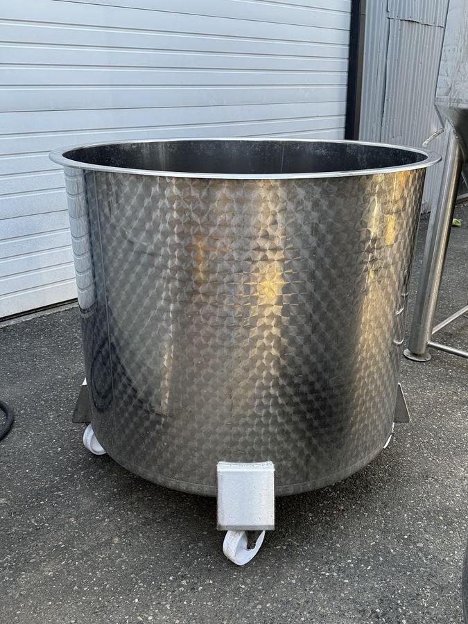 Used (1) Available - Used Speidel 1000L / 265 Gallon open top mix tank