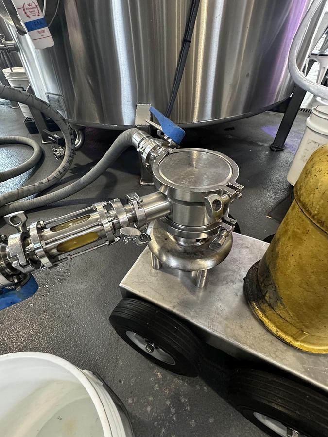 Used Used 2" US-FIP flexible Impeller Pump With Cart And VFD