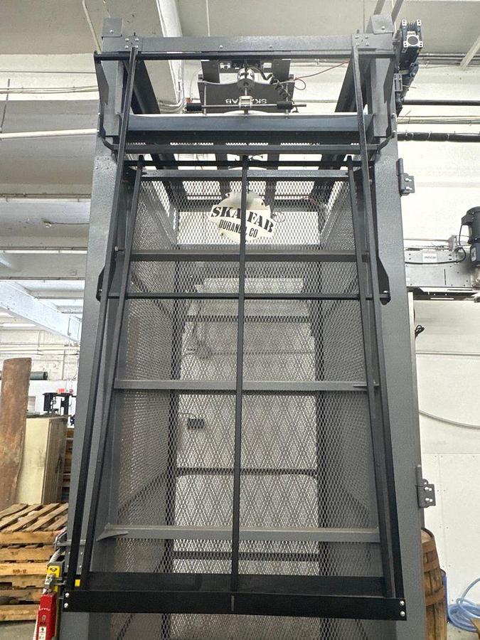 Used 2019 SKA Fabricting Can-I-Bus Depalletizer