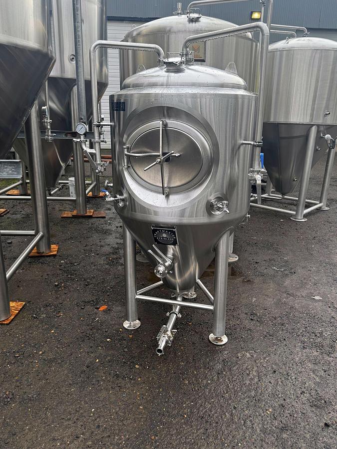 Used (3) Available - Used Craftmaster Stainless 3.5 bbl / 139 total gal Fermenters