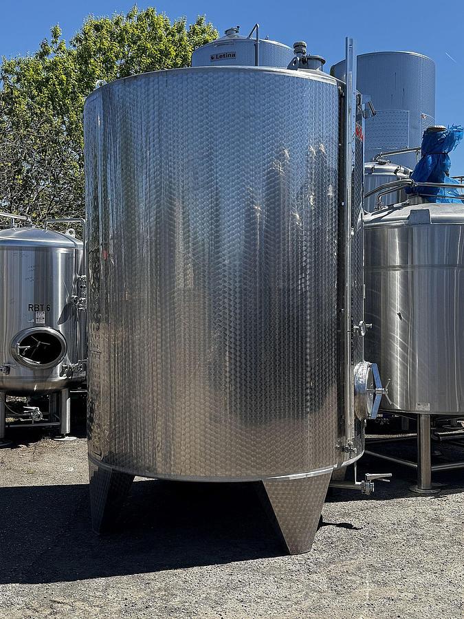 Used (1) Available - Used Letina 8750L/ 2312 Gal jacketed storage/ fermenter