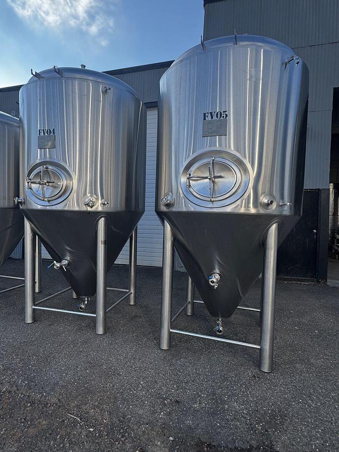 Used (4) available - Used PBST Pacific Brew 30 bbl / 930Gal Unitank Fermenter