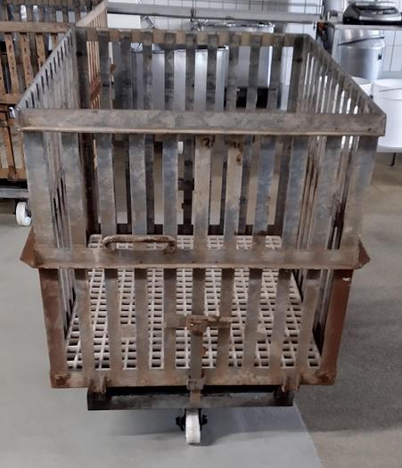 Gebraucht ca. 40 Stück Autoklavenkäfige mit Untergestell