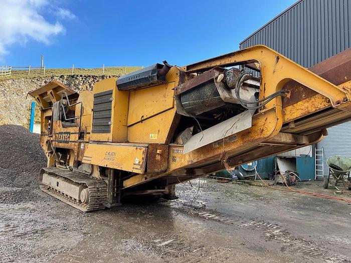 Used 2009 Extec C12+ tracked jaw crusher