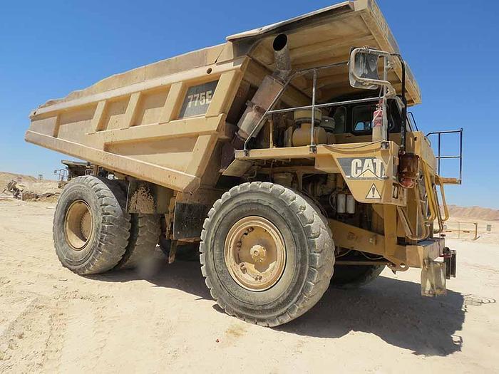 Used 2005 CATERPILLAR 775E