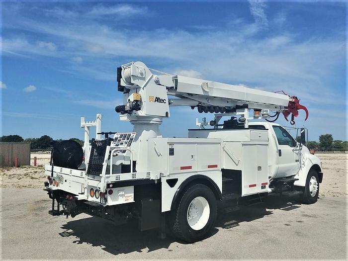 Used 2009 Ford F750 Utility Altec DM47-TR Digger Derrick