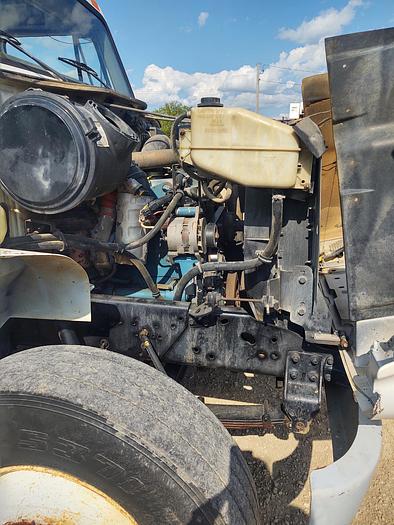 Used 2001 INTERNATIONAL 4700
