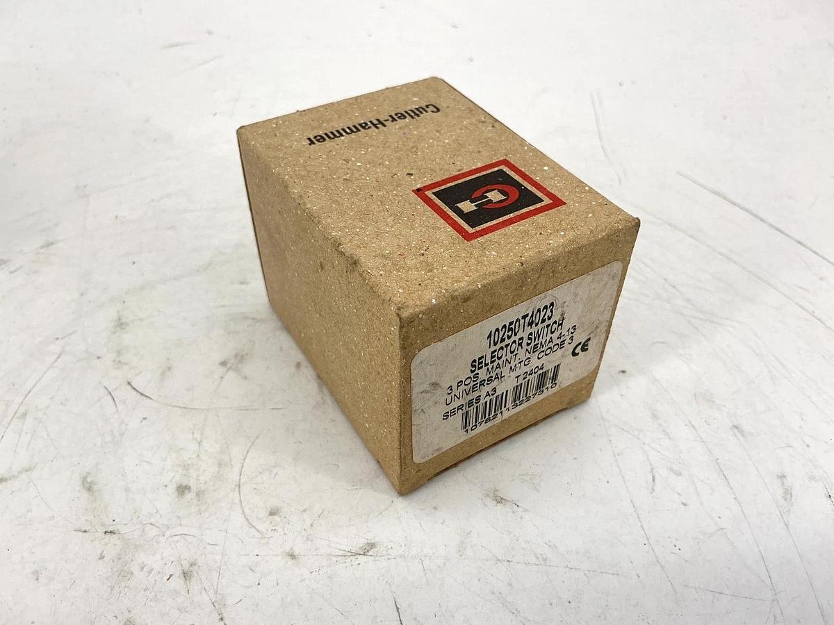 Lot of 2 New Eaton Cutler-Hammer 10250T4023 Ser A3 Selector Switch 3Pos Maint