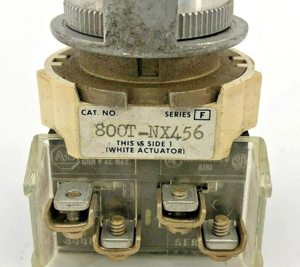 Used Allen Bradley 800T-NX456 Ser. F Padlocking Selector Switch With 800T-XA Contact
