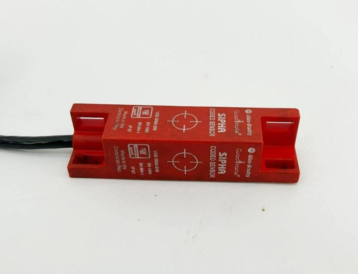 Used Allen Bradley 440N-S32023 Ser. B Non-Contact Safety Switch - 9ft. Cable
