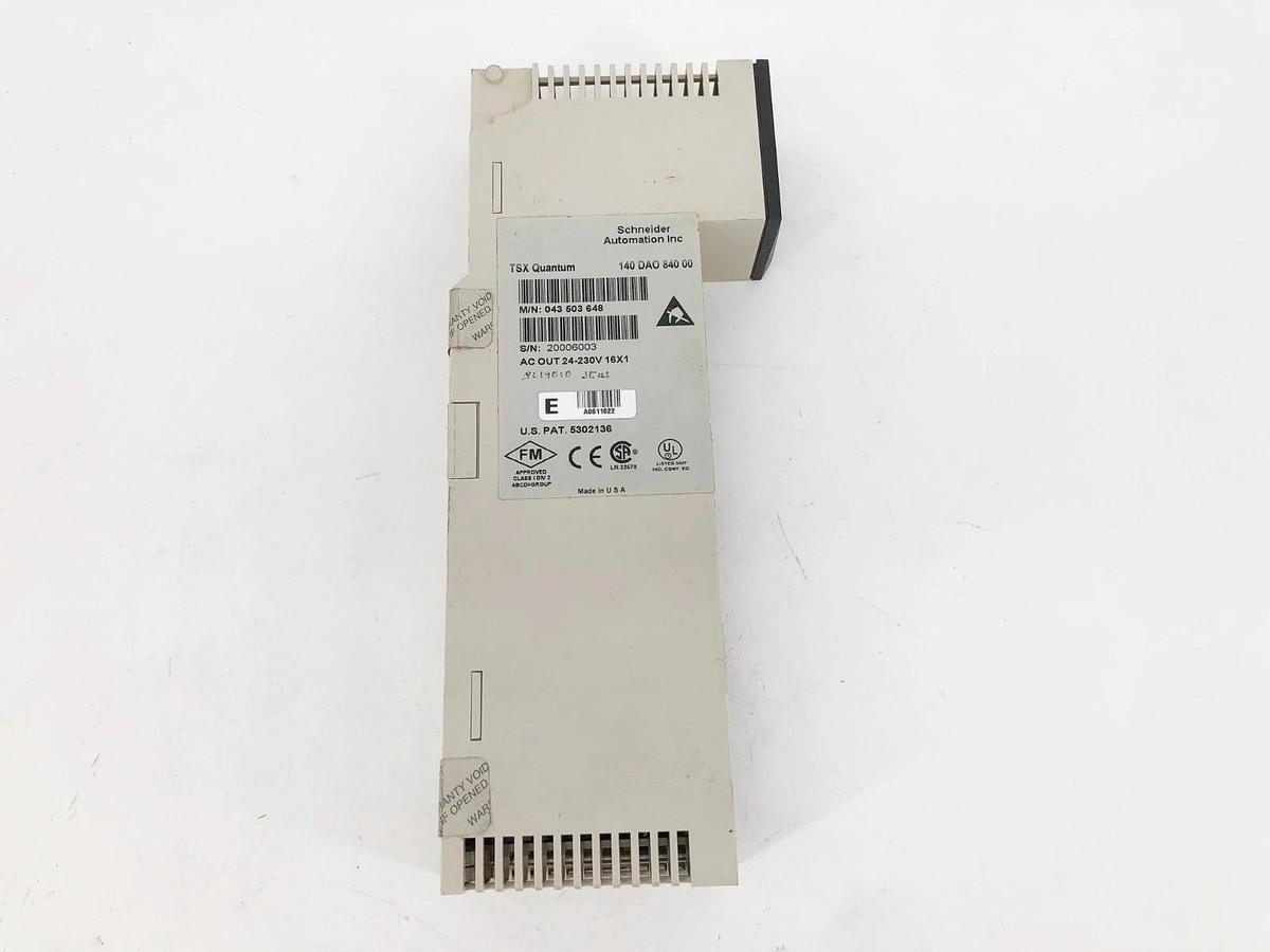 Used Schneider Automation 140DAO84000 Modicon Output Module 24-230VAC 16X1