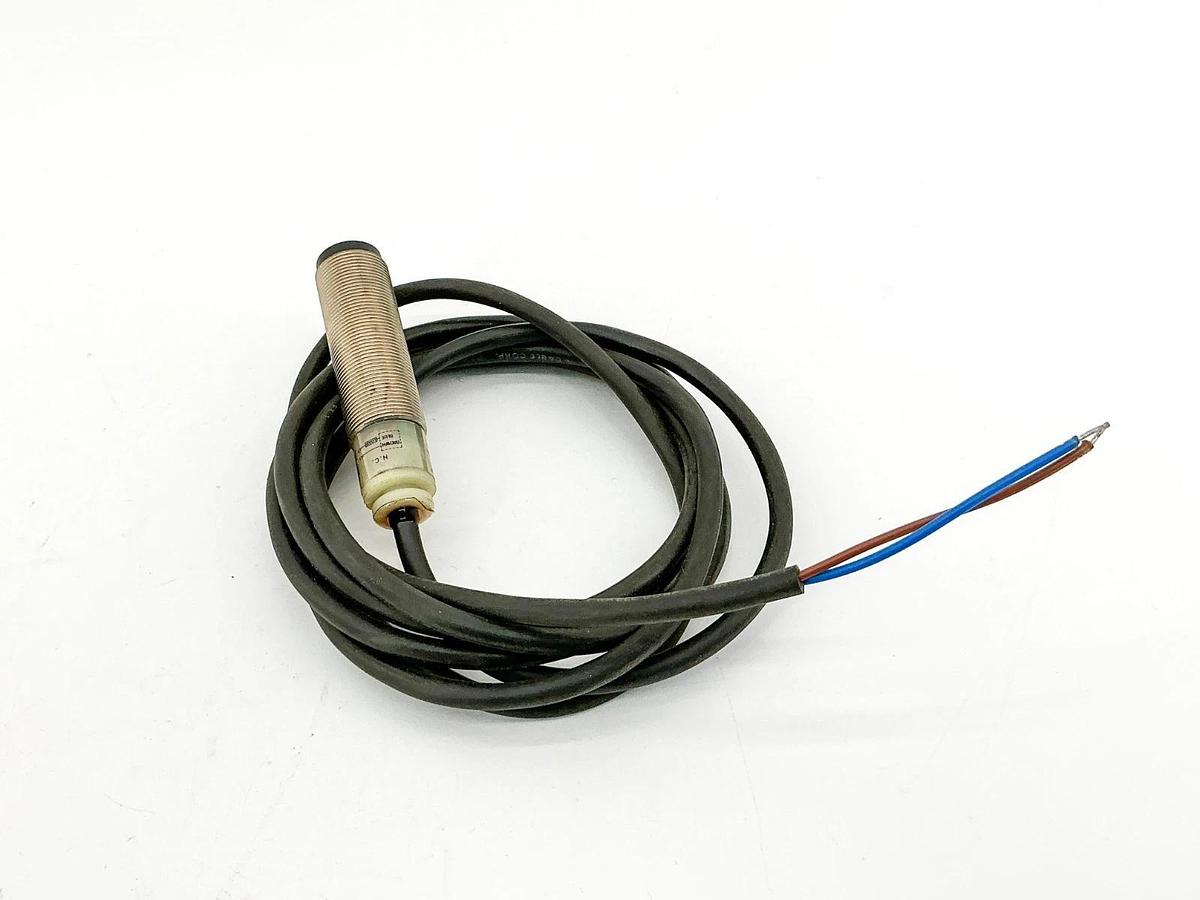 New Cutler Hammer E57-18LE12-A1 Inductive Proximity Sensor 250V - No Hardware