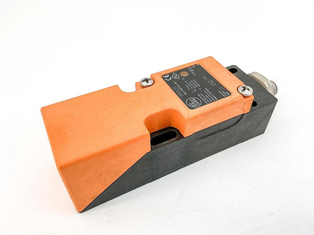 New IFM IME2015BFBOA/NPT Proximity Sensor 250V 300mA 15mm IM0020 - No Box