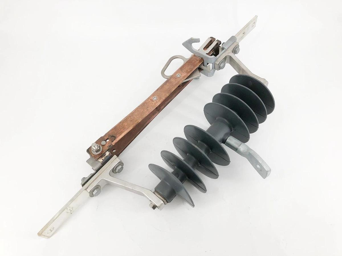 New Hubbell M3C259B Single Insulator Disconnect 25kV 900A