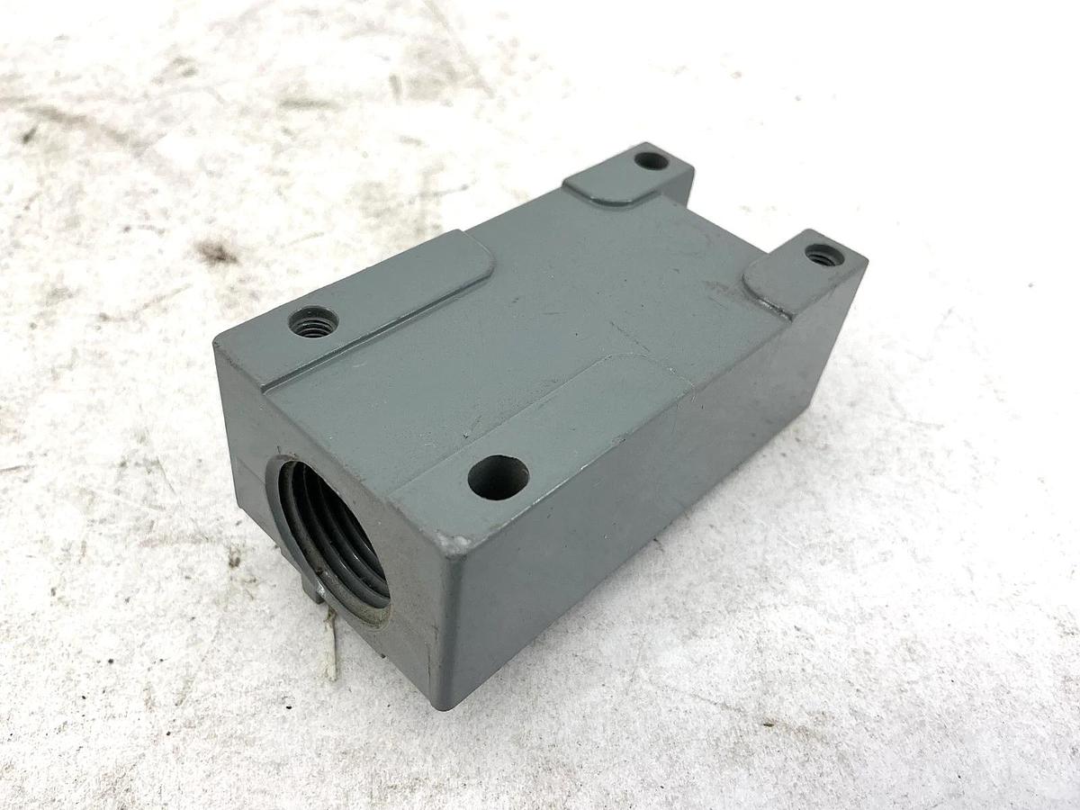 Used Lot of 5 Cutler-Hammer E50RB Series A1 Receptacle