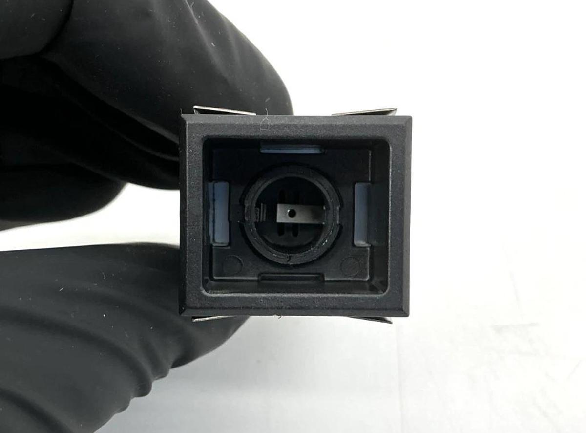 New Dialight 554-2231-311 Panel Mount Pushbutton Switch 8-Pin 1A 125VAC No Box