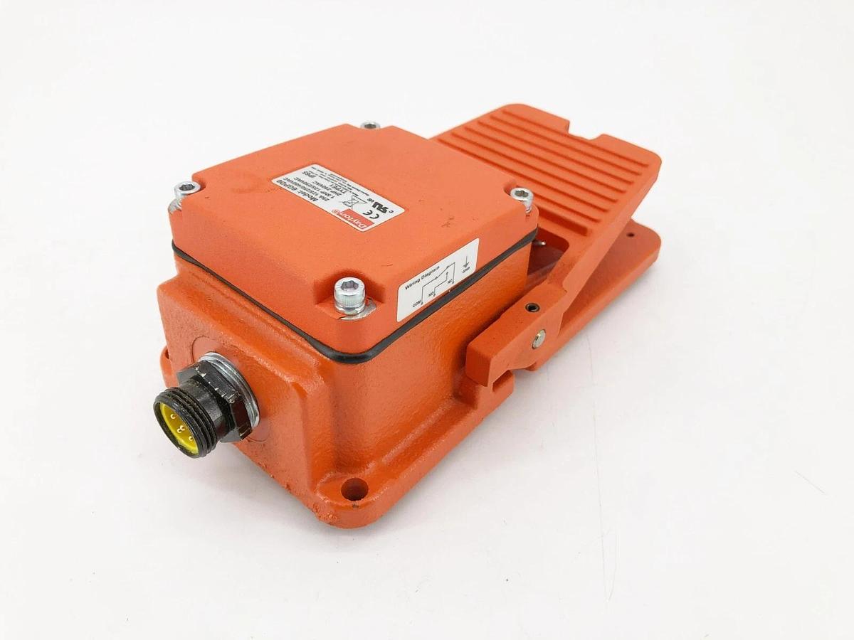 New Dayton 6GPD0 Type 1 Foot Switch Momentary 25A 125/250/480VAC 2HP 250VAC