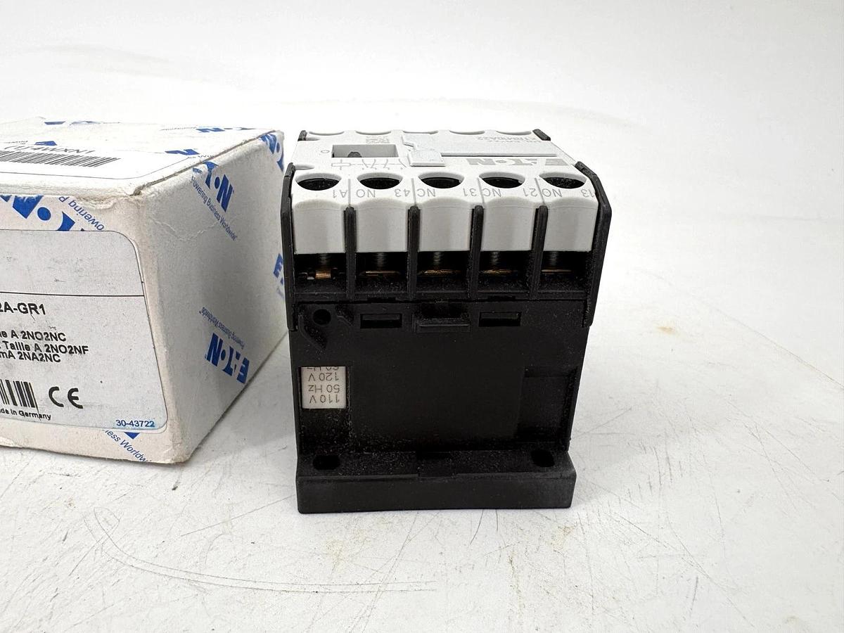 New Eaton XTRM10A22A Mini Control Relay 10A 2NO/2NC 110/120V Coil