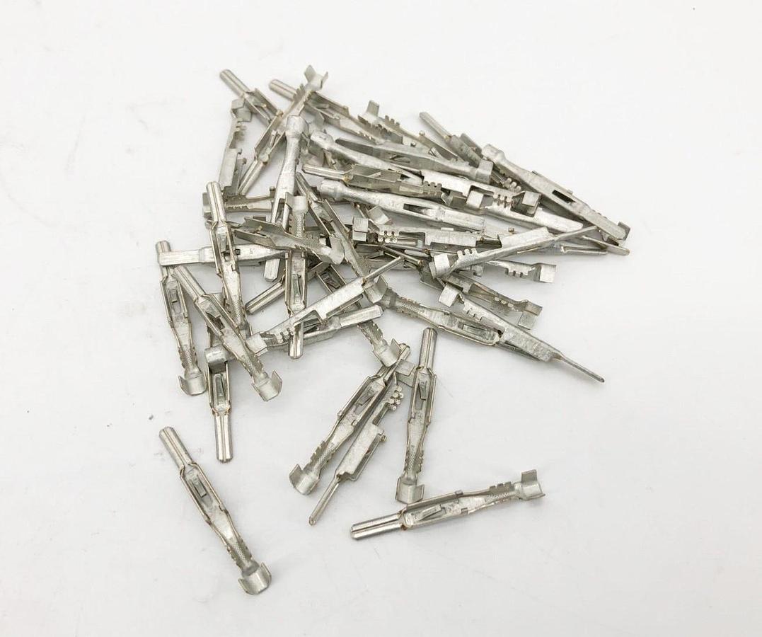 Lot of 44 New 12034047 Male Clock Terminal Connectors