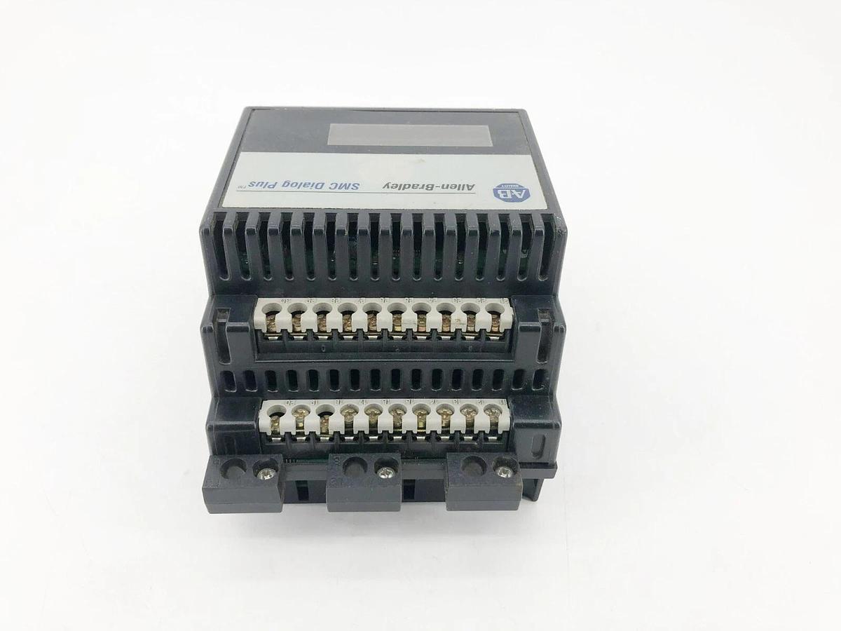 Used Allen-Bradley SMC Dialog Plus 40888-490-01-D1CX Control Module