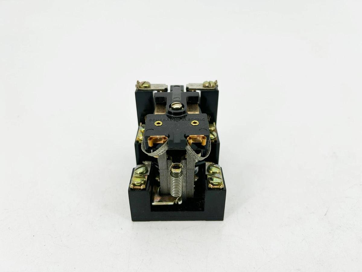 New GE General Electric CR2790E100A2 General Purpose Relay 300V 10A 115VAC Coil