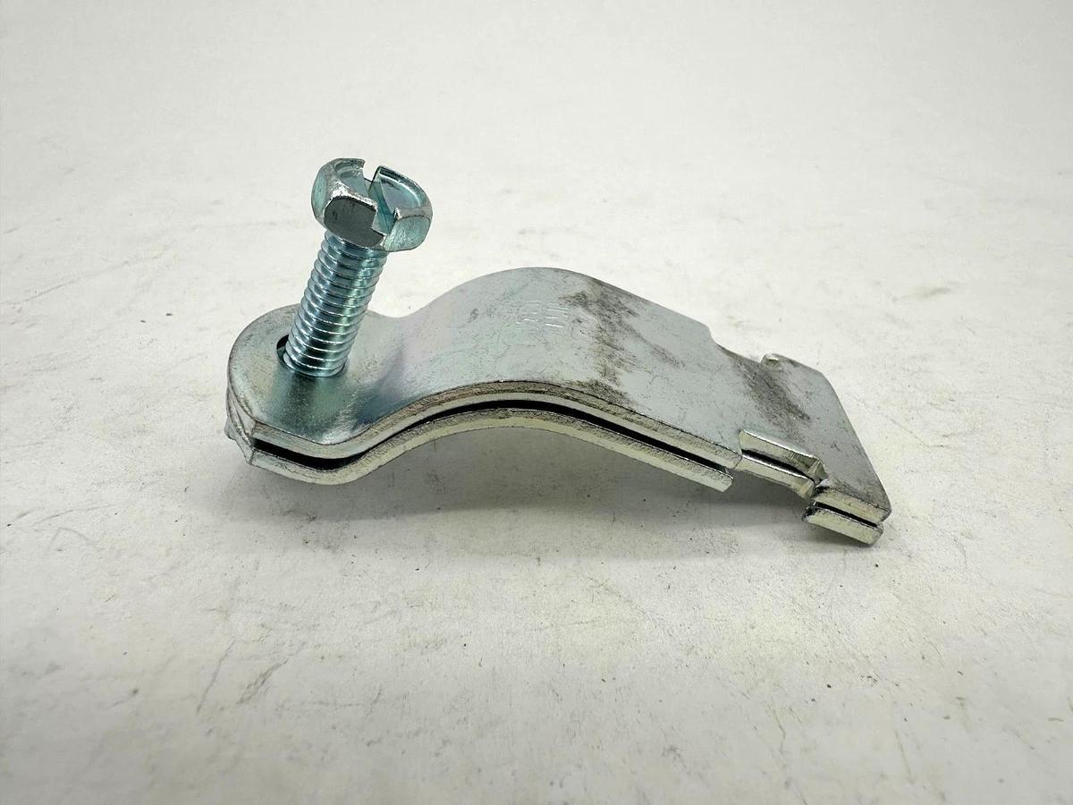 Lot of 7 New Thomas & Betts 1-1/2 EMT Conduit Clamps 1-1/2" - No Box