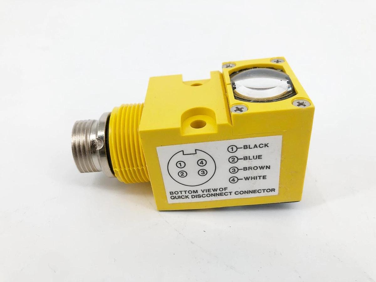 New Banner Engineering SM912CVQD Photoelectric Sensor 10-30VDC 26030