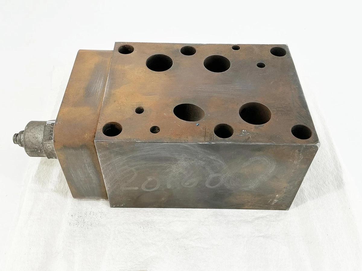 Used Sun Hydraulics PBA/S Sandwich Manifold CWGA-LHN