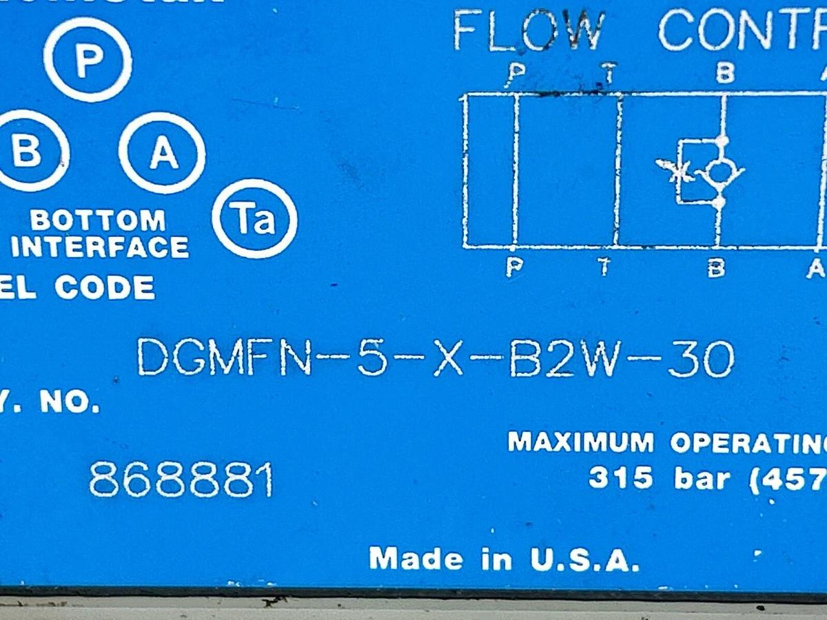 New Vickers DGMFN-5-X-B2W-30 Flow Control Valve 4570PSI 868881 - No Box