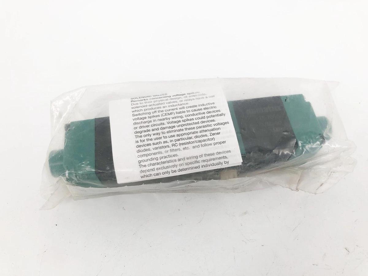 New Numatics 081SS400K000020 Solenoid Valve 1/8" NPTF 24VAC MK8 Series