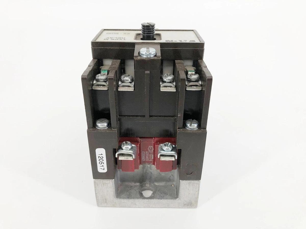 New Eaton D26MB Type M Relay 110/120V Coil - No Box - Cosmetic Damage