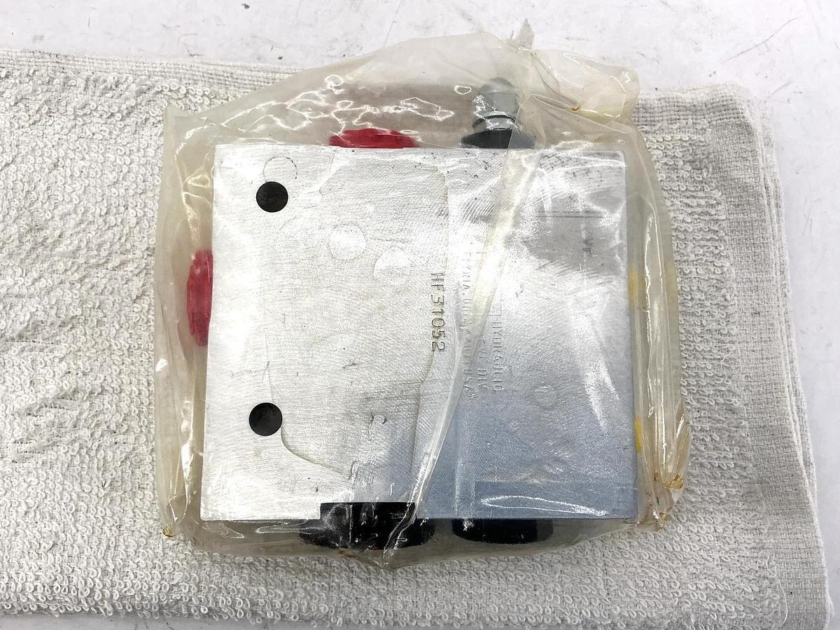 New Parker HF31052 Valve Block Silver