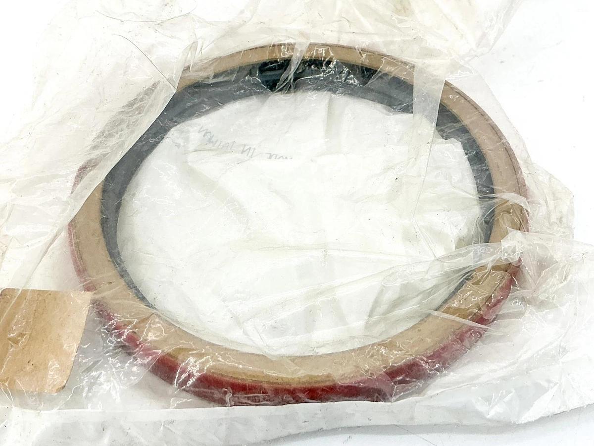 New Lot of 2 1337052 Oil Seal