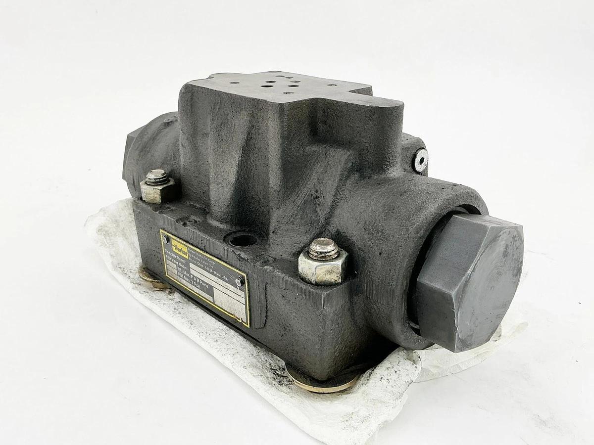 Used Parker D1VH004CNYG5 Hydraulic Pilot Valve 3000PSI 91