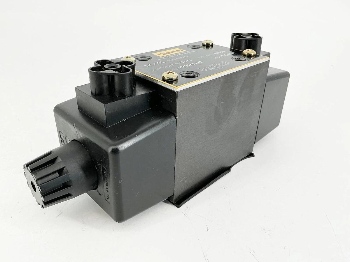 New Parker D3W4CNYW 40 Directional Control Valve 5000PSI 110/120V .8A