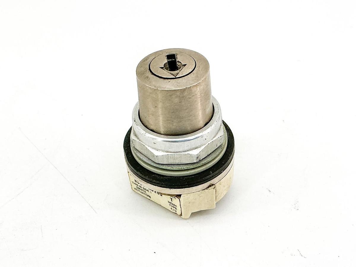 Used Allen Bradley 800T-H3203 Selector Switch Type 4/13 Ser.T - Missing Key