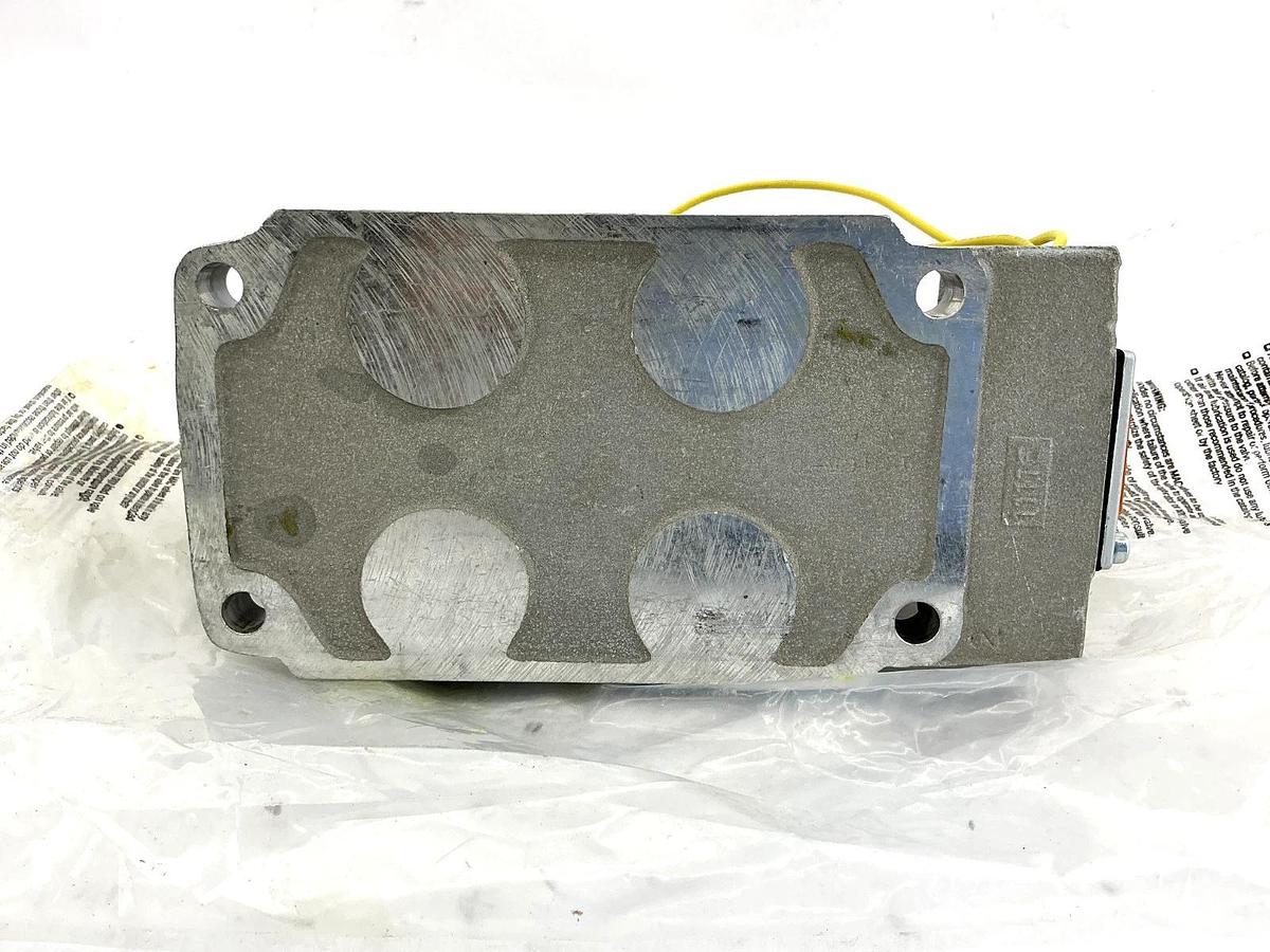 New Mac Valves 1321G-111D-15 Solenoid Valve 4/2-Way Sub base 3/4inch Fem NPTF